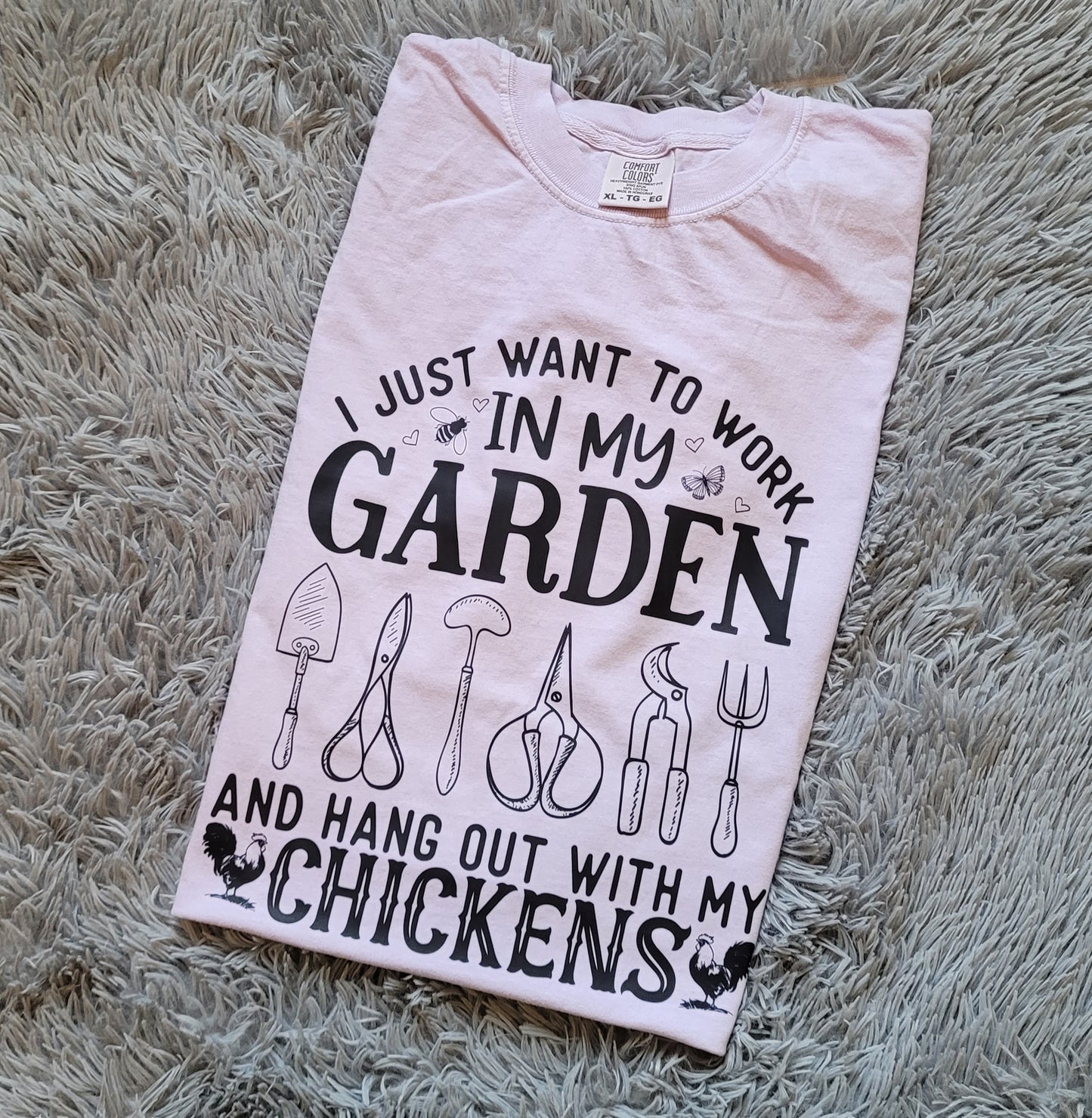 I Just Want To Work In My Garden And Hang Out With My Chickens