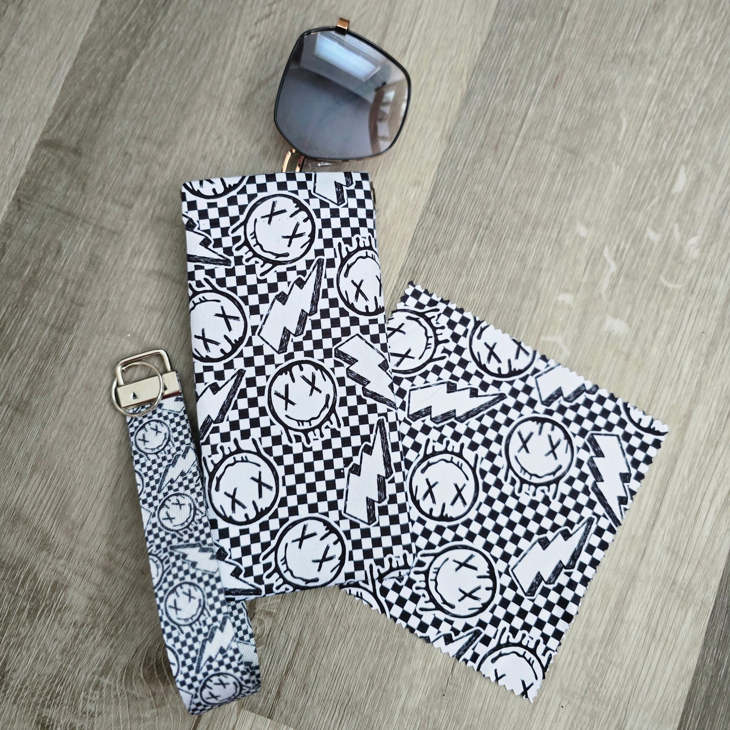 Happy Checkered Bolt